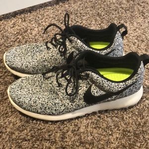 Nike Oreo Roshe Sneaker